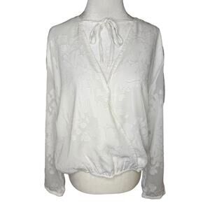 NEW Vacate The Label Women's White Floral‎ Burnout Blouse Size Small NWT